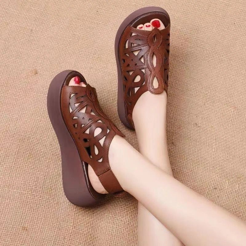 Verano nuevo estilo retro sandalias huecas mujer plataforma plataforma madre boca de pez zapatos cuña estilo étnico zapatos de mujer de mediana edad y ancianos