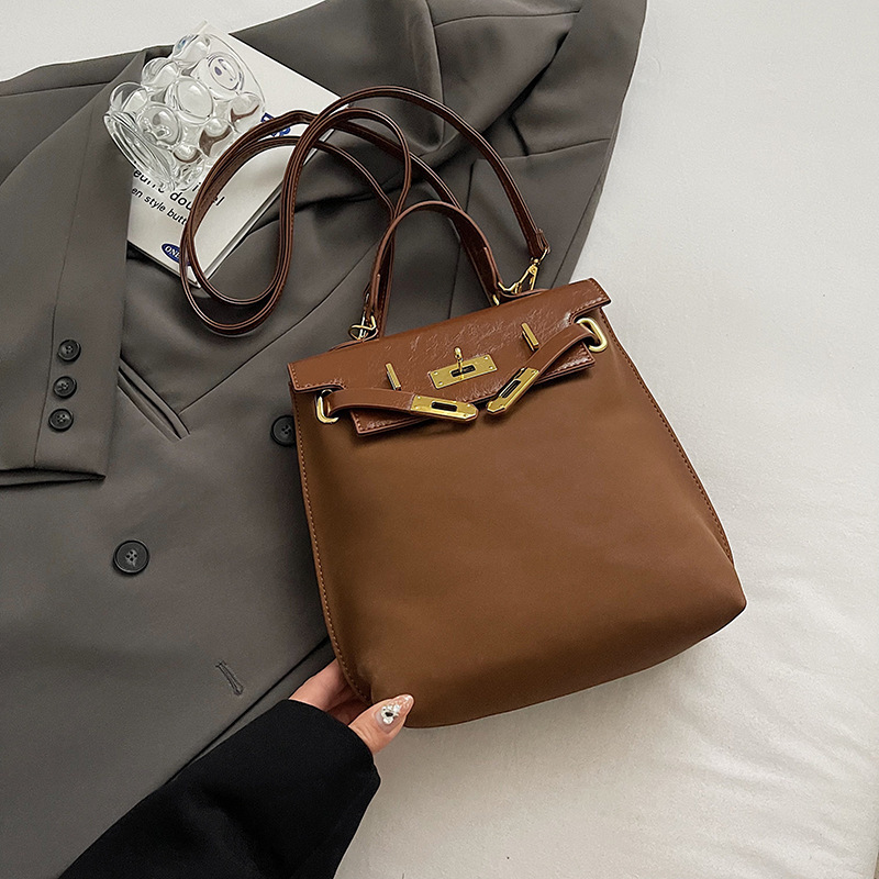 Pequeño sin colgante marrón