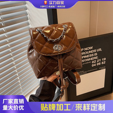 菱格链条双肩包女2025新款休闲银色水桶包旅游日常百搭通勤背包