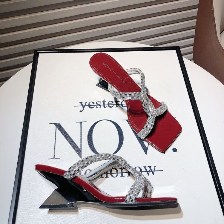 2026 Summer New Style Luxury Rhinestone Wedge Heel Open-Toe Square-Toe Sandals Fairy Style Silver Mid-Heel 2026 Summer New Style Luxury Rhinestone Wedge Heel Open-Toe Square-Toe Sandals Fairy Style Silver Mid-Heel