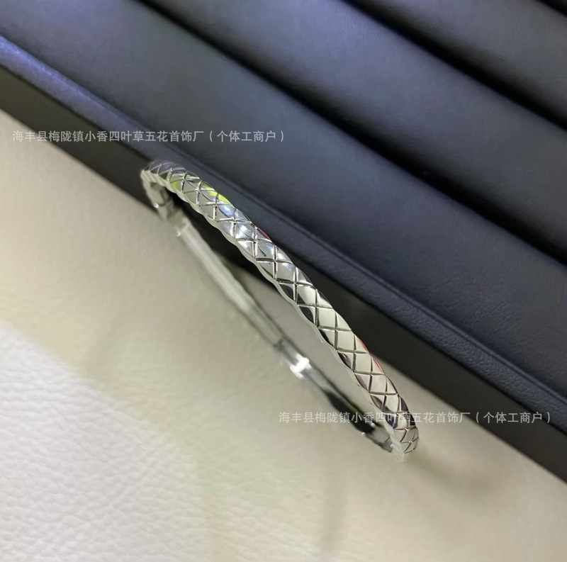 香奶奶窄版宽版coco菱格纹手镯精雕高质量无钻镶钻高级米金色手环|undefined