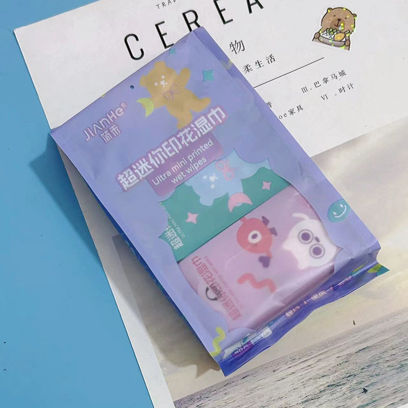 Toallitas de impresión de color de oso mini toallitas de dibujos animados portátiles toallitas de mano para niños