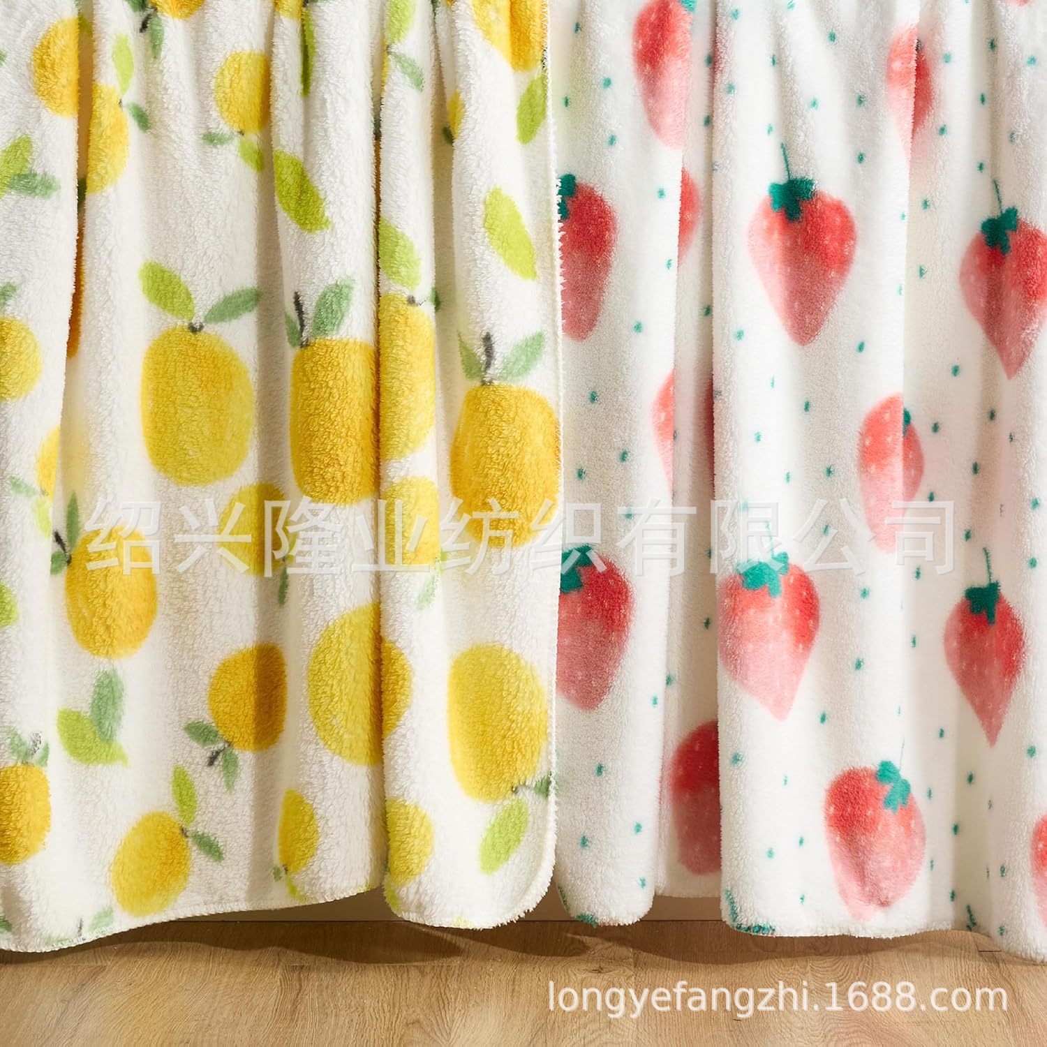 Factory-Made Triangular Stitch Edge Coral Fleece Children's Blanket with Fruit and Cow Plaid Print, Double-Sided, Exclusively for Europe