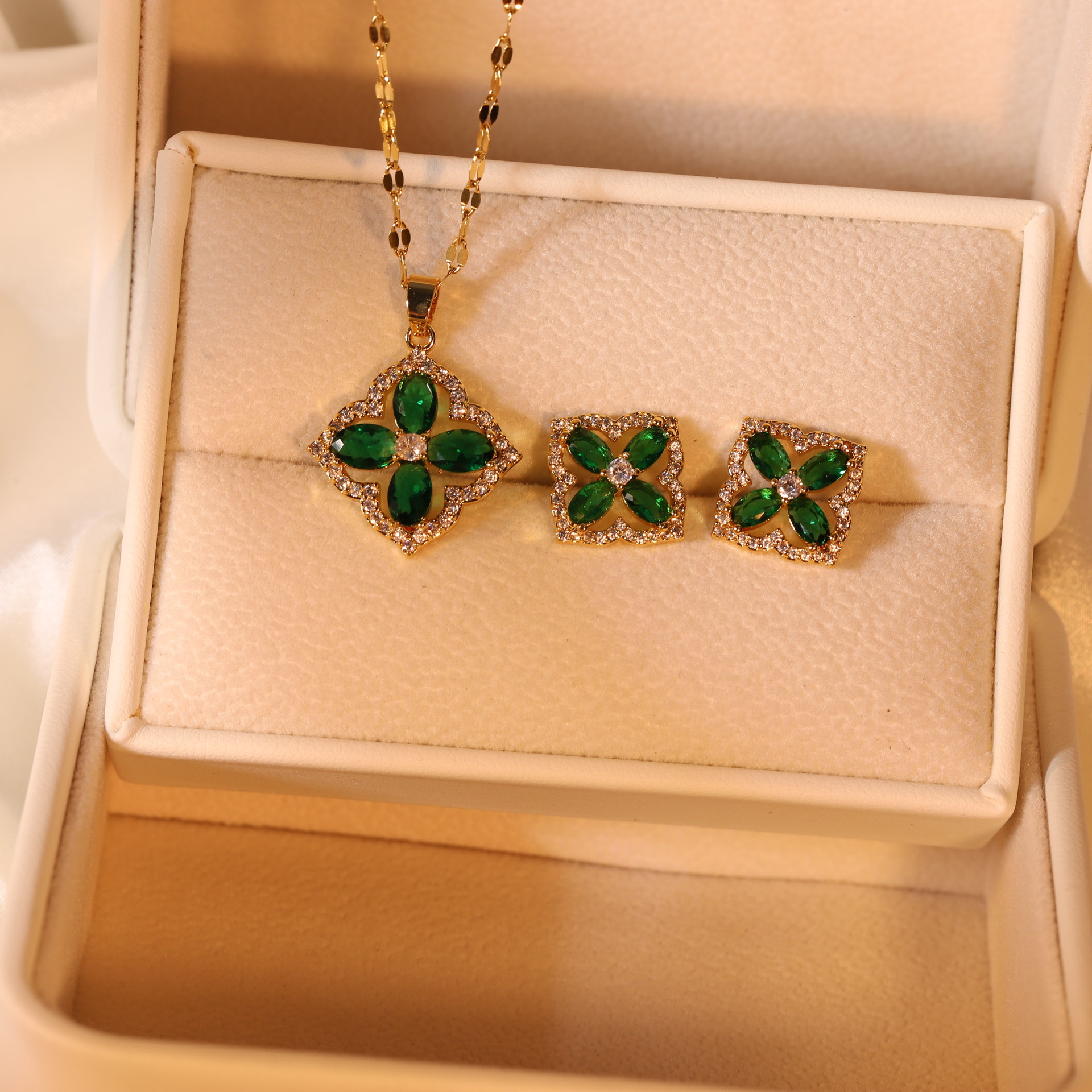 Retro Four Leaf Clover Titanium Steel Inlaid Zircon Earrings Necklace