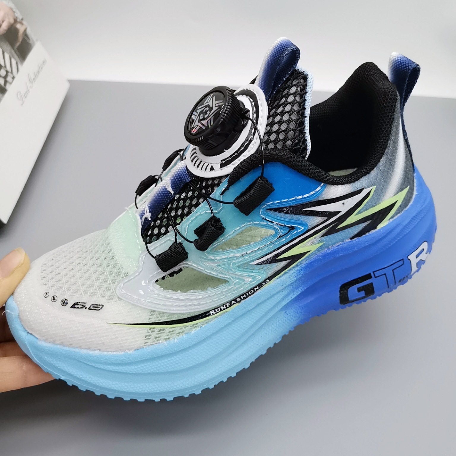 Zapatillas deportivas de malla transpirable para niños, tallas 32-37, calzado de verano con diseño hueco, zapatillas de running para niños grandes, calzado deportivo para estudiantes y papás.