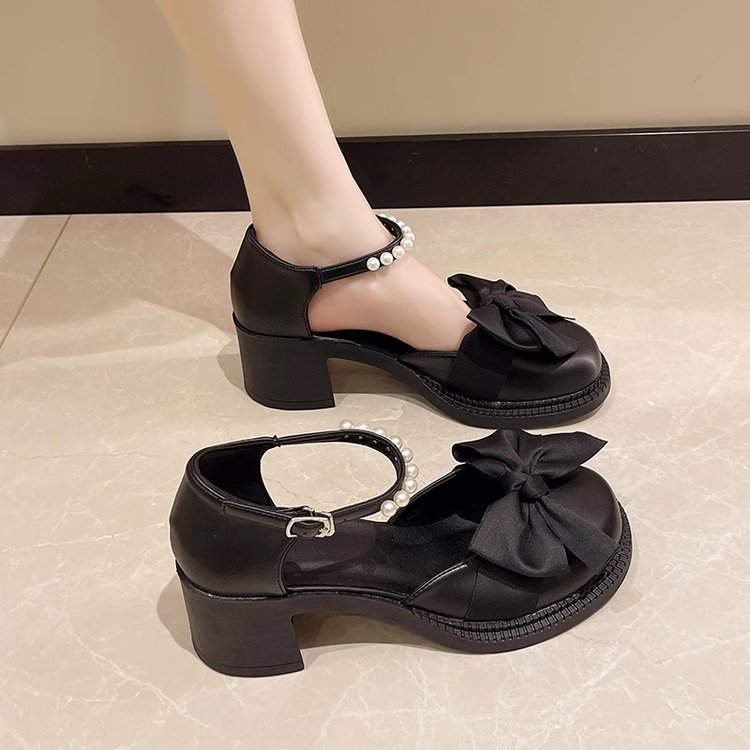Baotou sandalias de arco para mujeres verano 2024 nuevo estilo de zapatos de tacón retrógrado anti-deslizante marizhen zapatos de cuero pequeños