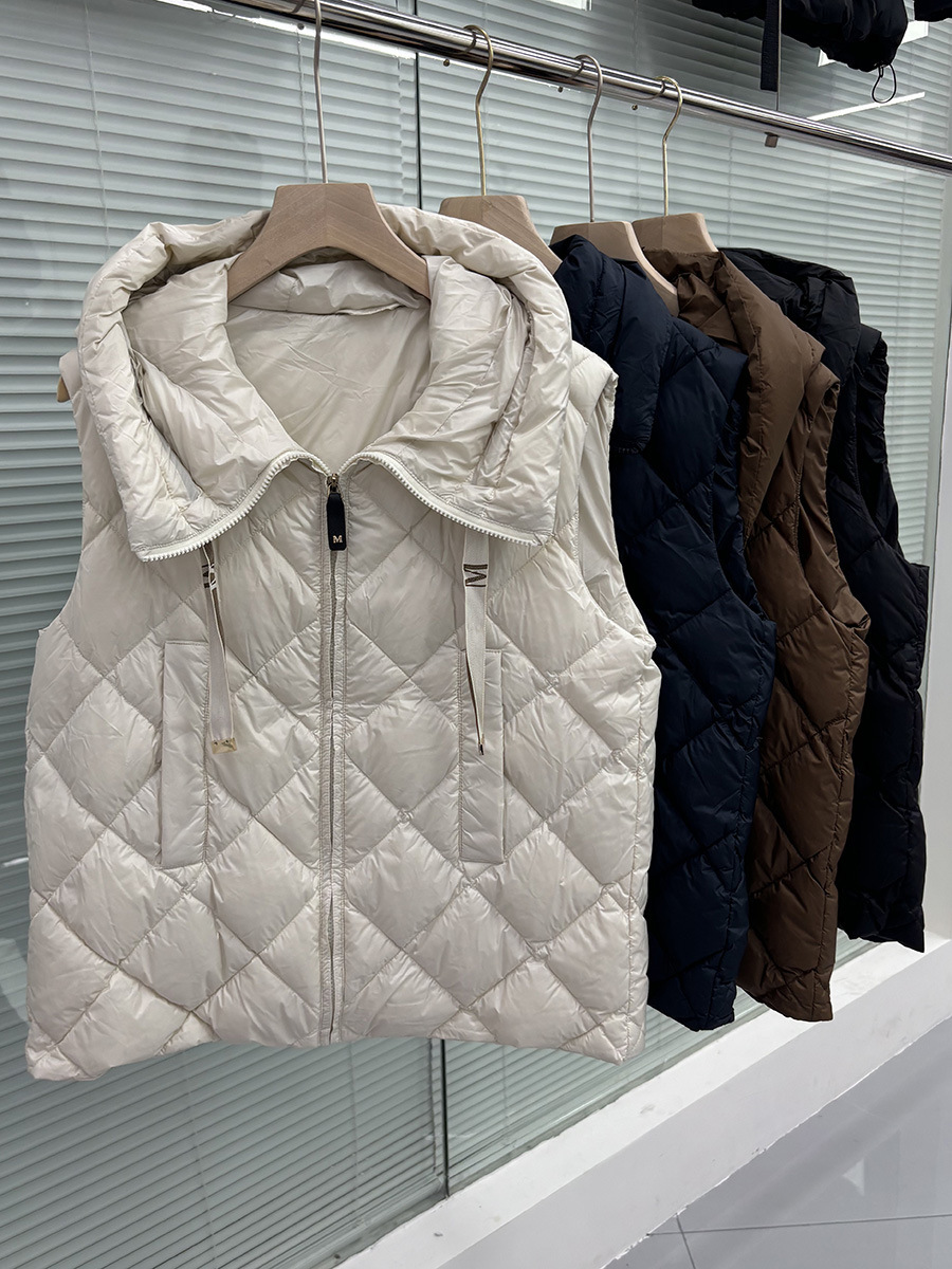 Demi-season fitted down jacket with hood with zipper
