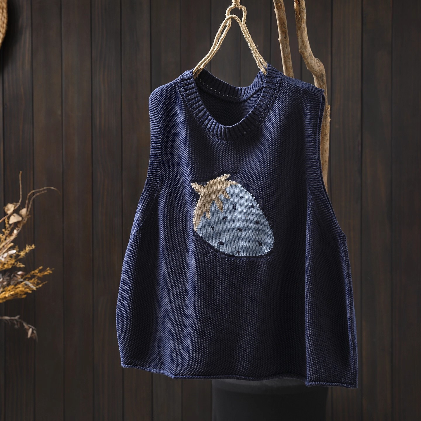 Chic Layered Vest for Women 2025 Autumn New Style Knitted Strawberry Style Age-Reducing Sleeveless Vest