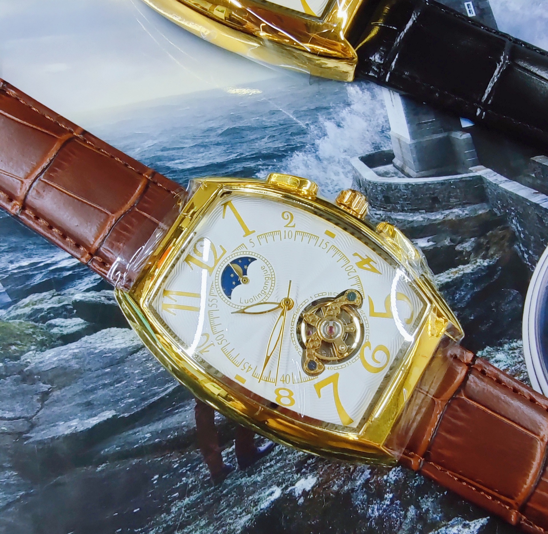 ワイン樽型全自動ホイール中空機械式時計メンズビジネスシンプルファッション多機能時計卸売