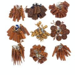 桃木の鍵はストラップを掛けて自動車の鍵を彫って桃木の剣の木彫りの工芸品の観光地区の露店の現物の卸売りを掛けます。