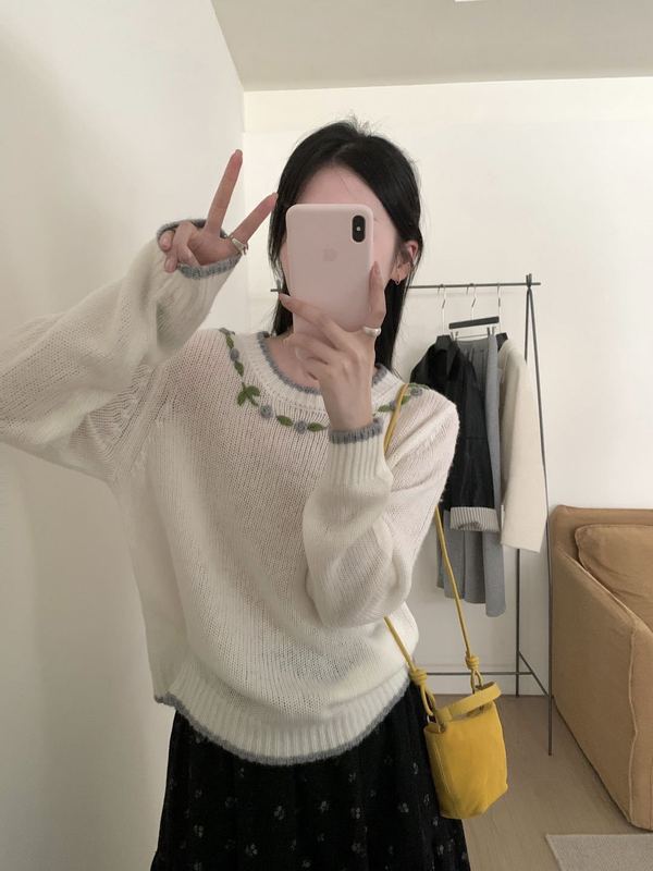 之言25秋冬女装羊毛衫韩系圆领甜美复古感绣花丝羊毛绒针织衫毛衣|undefined