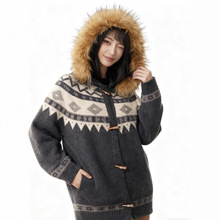 韩系热卖可爱大毛领连帽毛衣女装费尔岛提花牛角扣宽松针织衫外套