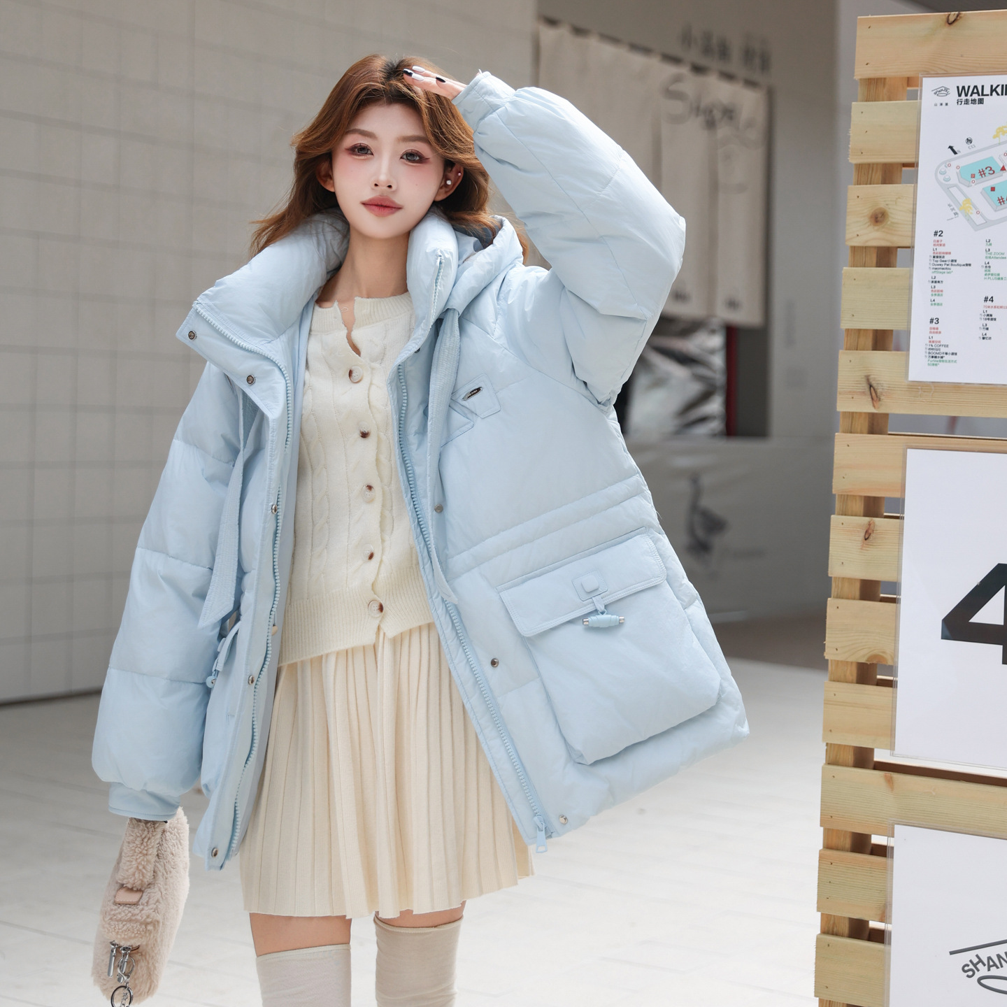 90鸭绒加大码羽绒服女短款200斤胖mm25冬新款韩版收腰小个子外套