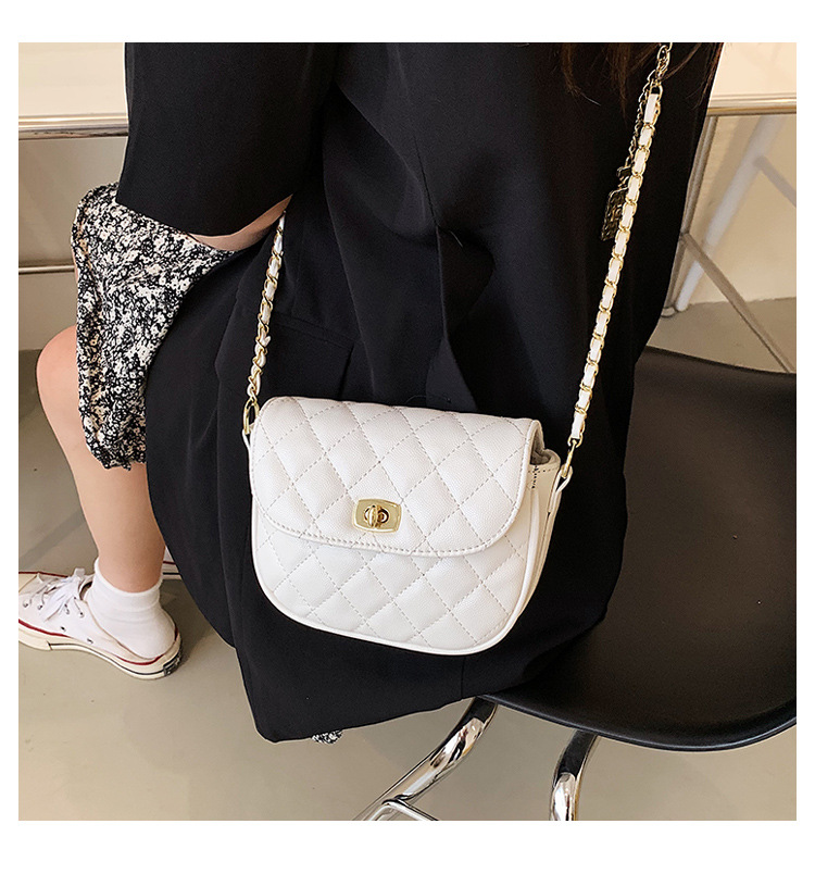 Fashion Solid Color Pearl Buckle Chain Bag display picture 2