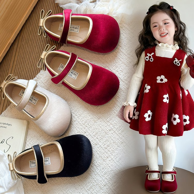 Zapatos de cuero para niñas 2026 primavera nuevos zapatos de arco para niños zapatos de princesa para niños zapatos de frijol