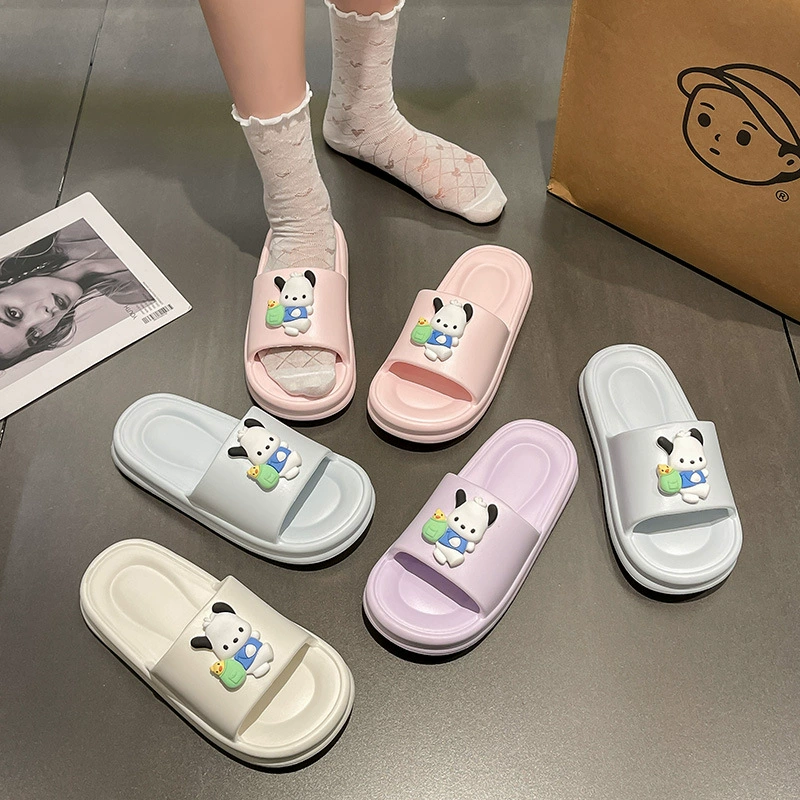 Тапки с толстой подошвы женщина 2025 лето новый мультфильм милый щенок дома ступай на фекалии в ванной нескользкие холодные тапочки