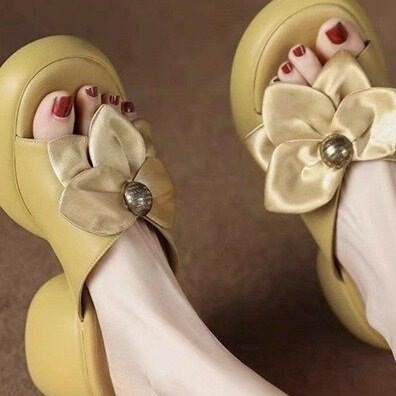 Summer New Floral Open-Toe Sandals for Women, Versatile Ins-Style Soft Leather Slippers with Height-Increasing Sole