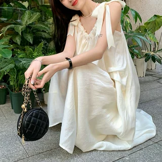 法式温柔风吊带连衣裙女夏季2024新款海边高级感度假沙滩裙小众裙