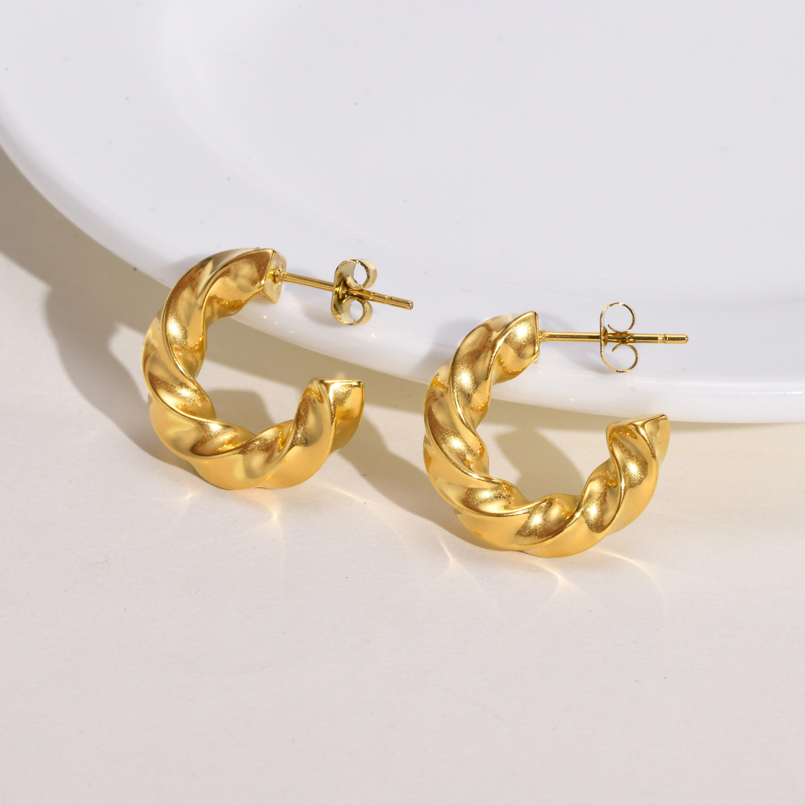 1 Pair Retro C Shape Plating 201 Stainless Steel Gold Plated Ear Studs display picture 2