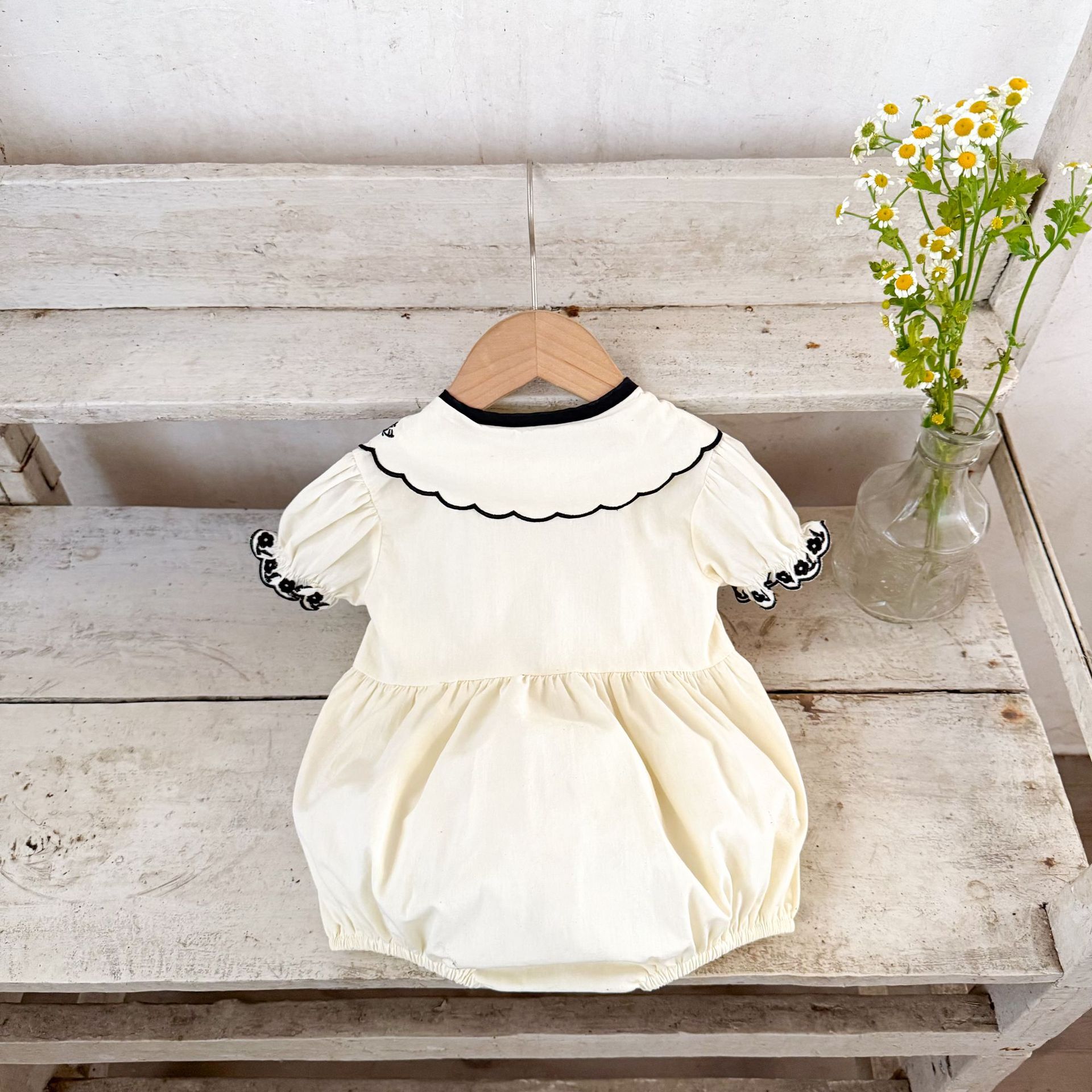 Ins versión coreana de las niñas bebé bordado de algodón puro solapa bowknot mamelet bebé bebé niño suelto y suave mono