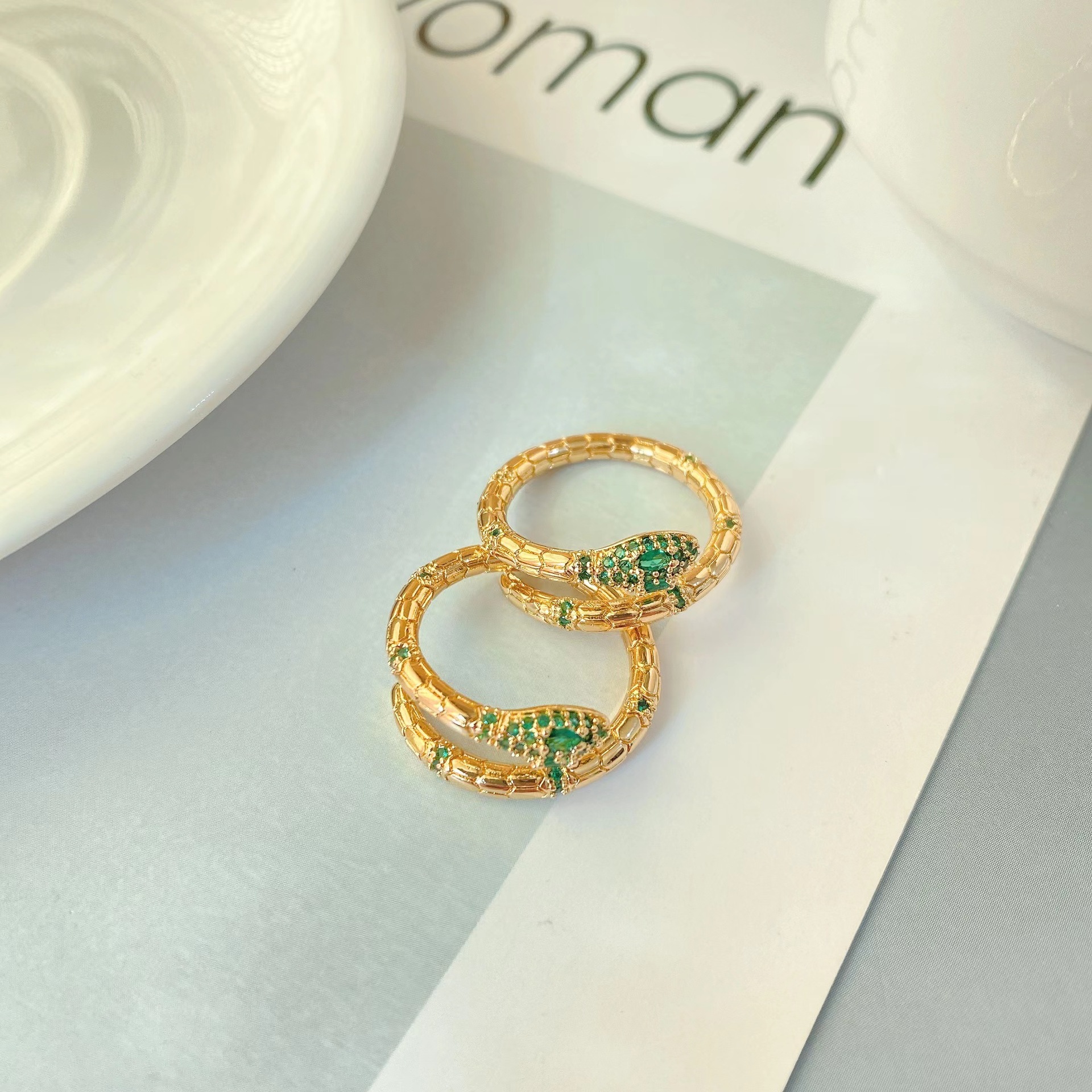 new copper-plated 18k gold snake-shaped winding micro-encrusted diamond open ring