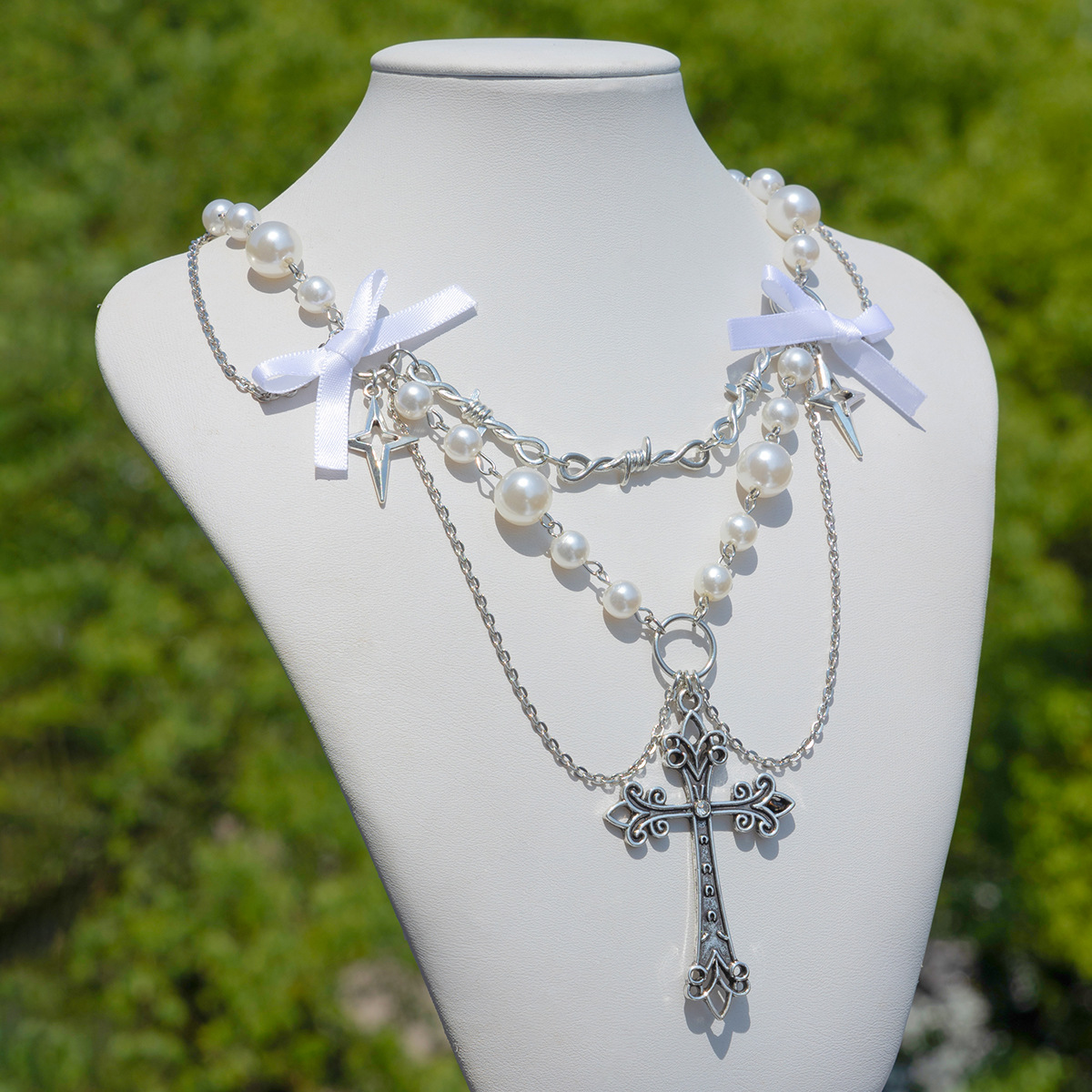 Collana a strati con croce e perle design elegante_voghion.com