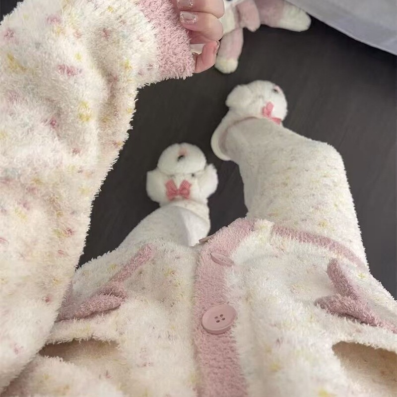 Warm women's casual loungewear, coral-colored kitten print, pink fleece cardigan, thickened women's pajama set, two-piece set with lace trim Warm women's casual loungewear, coral-colored kitten print, pink fleece cardigan, thickened women's pajama set, two-piece set with lace trim