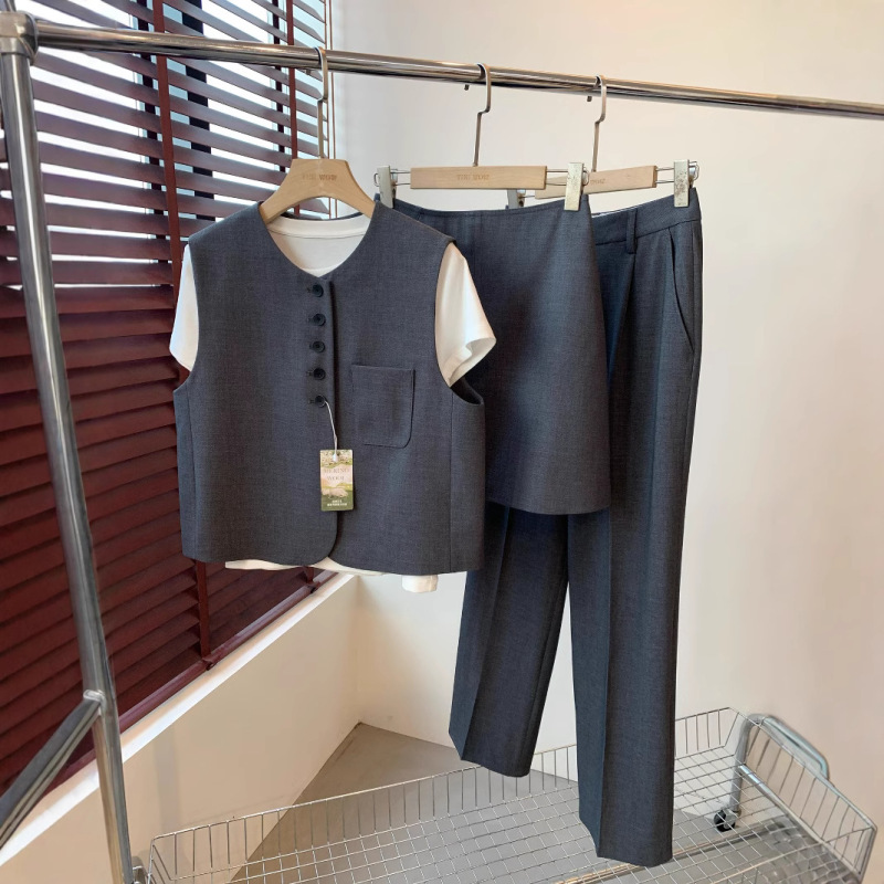 ドーニーDN竿品質立体裁断は筋骨の短い箱型の天糸ウールの袖なしの馬甲女があります。|undefined