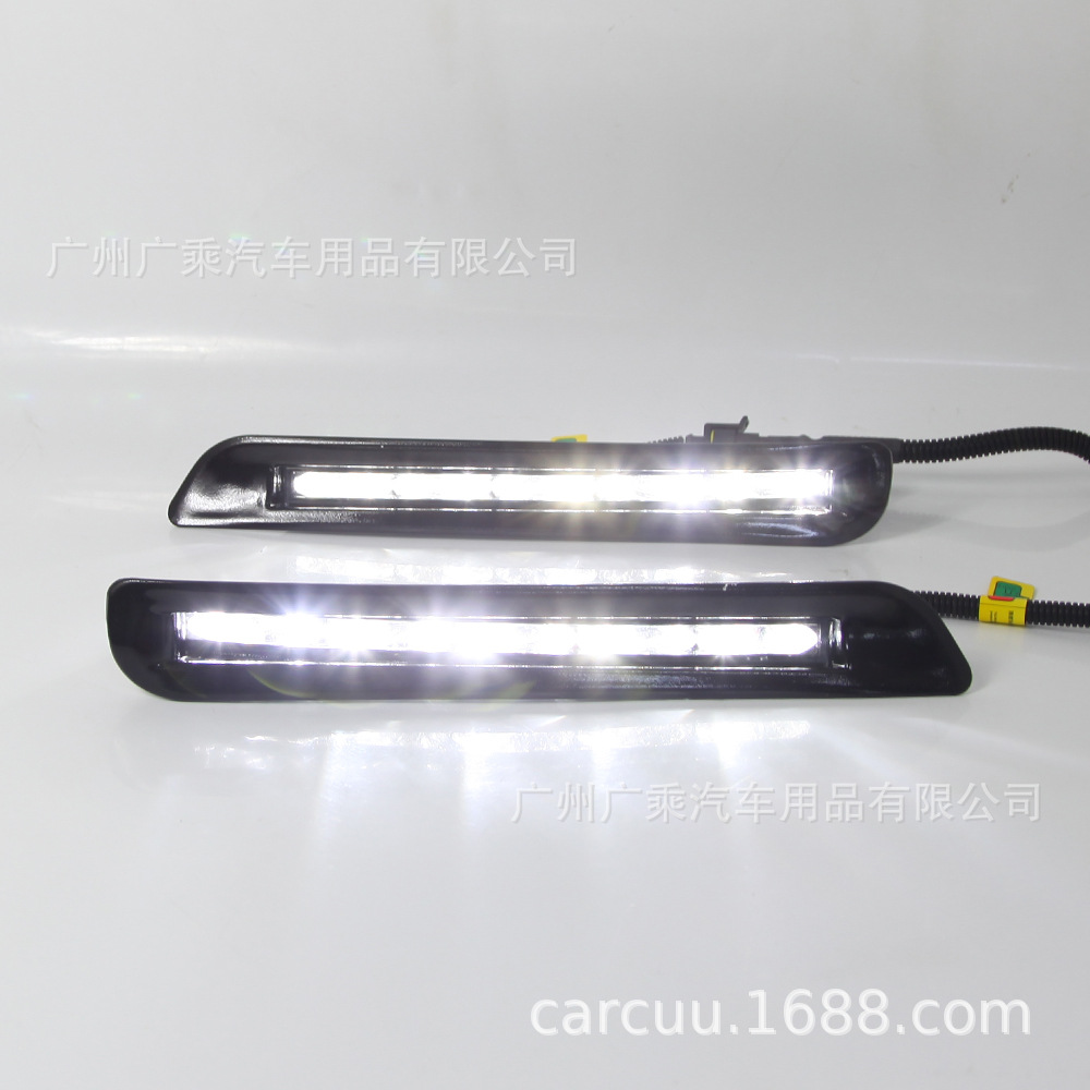Aplicable a la luz de parachoques del marco negro LUXUS LX570 Ling Zhi LED corriente de la luz diurna Lexus LX570 de 11 años