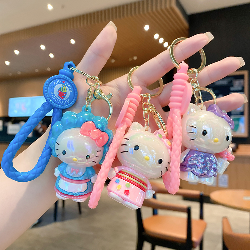 Llavero Creativo y Lindo con Baño Electrolítico para Niñas, Pequeño Regalo de Dibujos Animados de Hello Kitty, Colgante Pequeño para Mochila Escolar y Coche, Venta al por Mayor