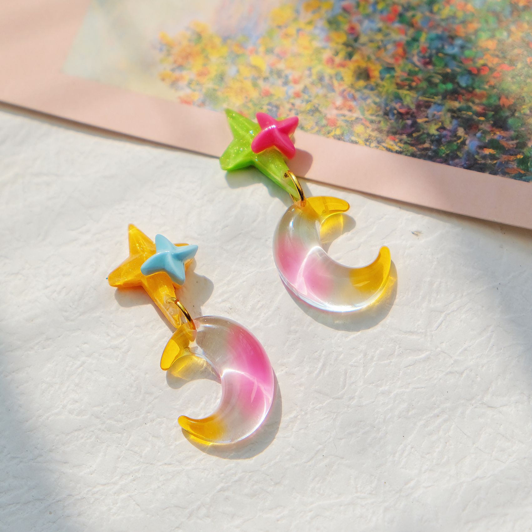 1 Pair Simple Style Star Flower Plastic Resin Drop Earrings display picture 1