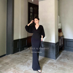 女装夏高级感气质漂亮冷淡系连衣裙V领收腰显瘦修身长袖包臀长裙