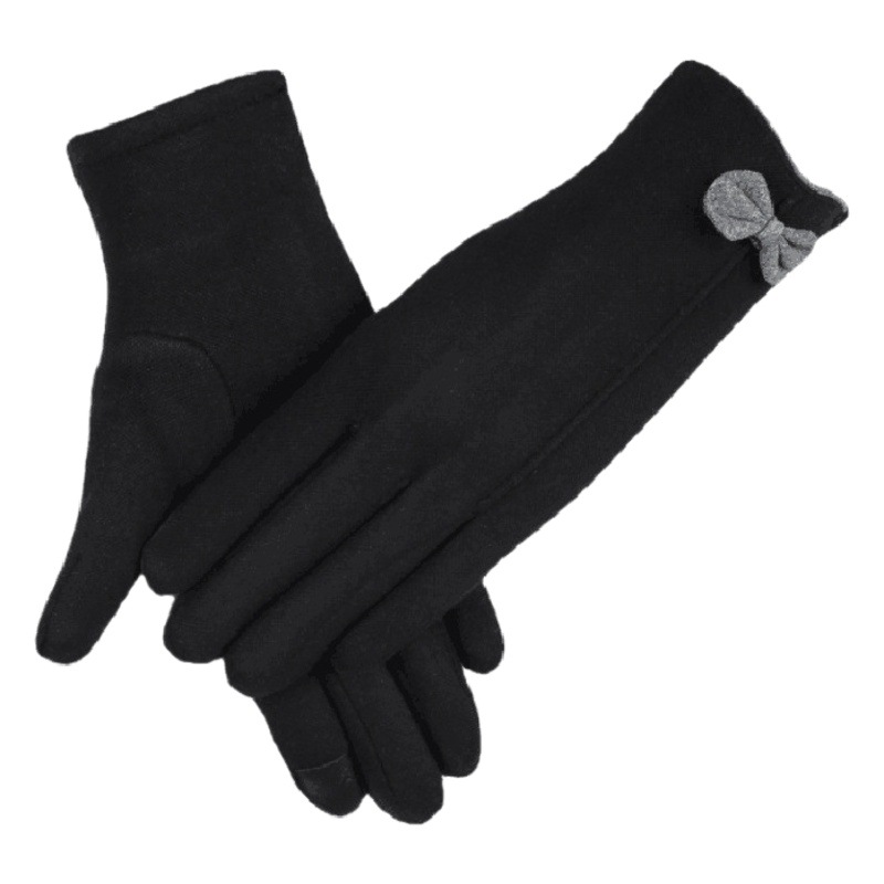 春秋の保温手袋の女性は運転して防寒します。