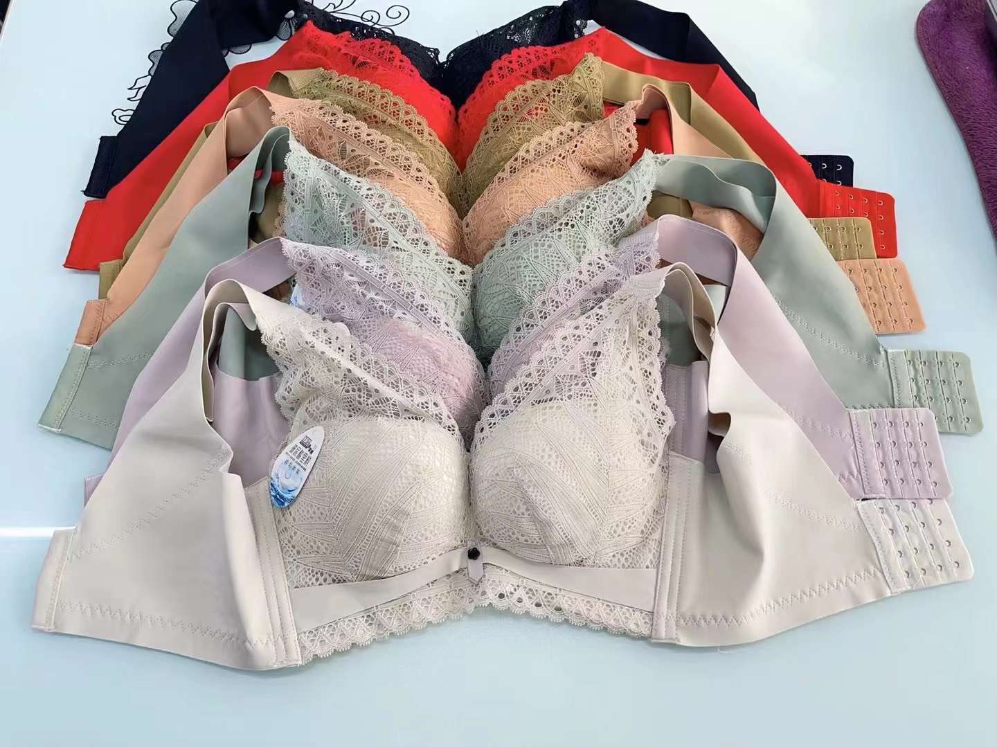 Nuevo sujetador de alta calidad de moda de encaje jacquard transpirable y cómodo ajuste lateral de pecho de cuatro botones ropa interior mujer
