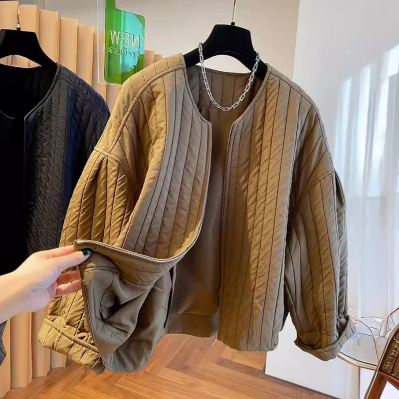 Retro design sense niche loose round neck striped quilted coat for women 2023 autumn and winter lightweight cotton-padded coat cotton-padded coat Retro design sense niche loose round neck striped quilted coat for women 2023 autumn and winter lightweight cotton-padded coat cotton-padded coat