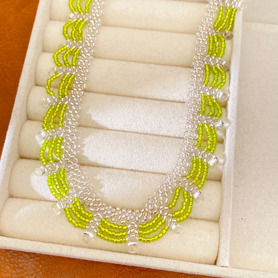 Cuentas de vidrio cuentas collar de encaje ligero lujo nicho cadena de clavícula pequeña fresca viento retro conjunto de joyería temperamento al por mayor