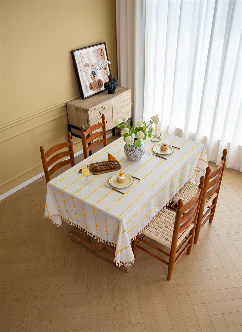 Grenzüberschreitendes INS Nordic Polyester Jacquard T-Shirt mit geflochtener Quaste, rechteckiger Couchtisch und Essbereich mit gestreifter Spitze_voghion.com