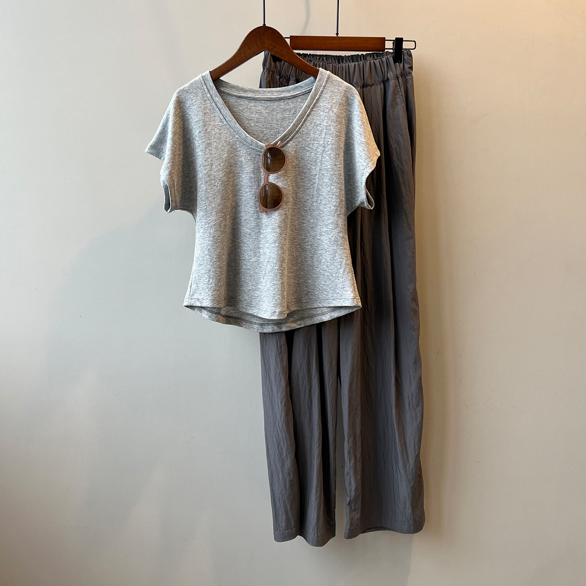 Three Dimensional Simple U Neck Short Sleeved T shirt for Women Summer Slimming Wide Sleeved Top 32 Three Dimensional Simple U Neck Short Sleeved T shirt for Women Summer Slimming Wide Sleeved Top