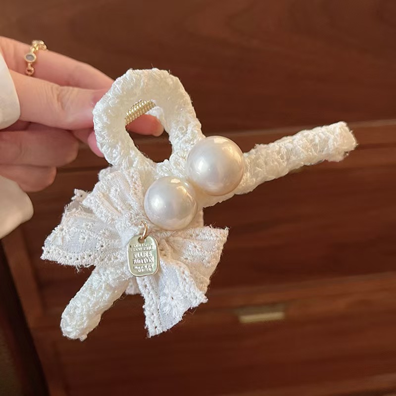Elegante fermaglio per capelli da donna in stile coreano con fiori, nuova linea di alta gamma 2025 con perle per la parte posteriore della testa, fermaglio a squalo per acconciatura raccolta_voghion.com