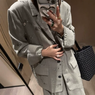 2026秋季新款时尚设计感手工钉珠翻领西装女休闲宽松显瘦长袖西服