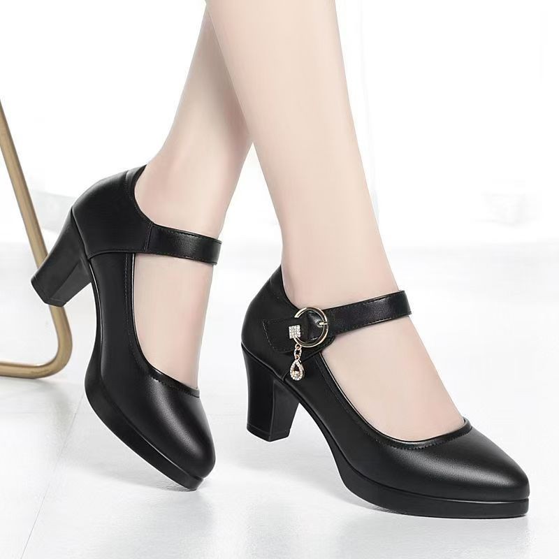 Un talón grueso con zapatos de cuero suave, zapatos de viaje cómodos, 2026 primavera y otoño nuevos zapatos de cuero pequeños para mujeres