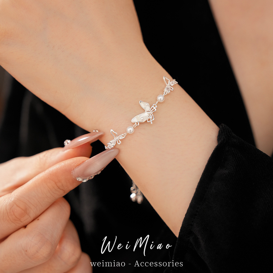 Pulsera de perlas de mariposa de marisco de marisco de piedra ligera de lujo de alto nivel de sensación de pulsera temperamento pequeño fresco y dulce joyería al por mayor
