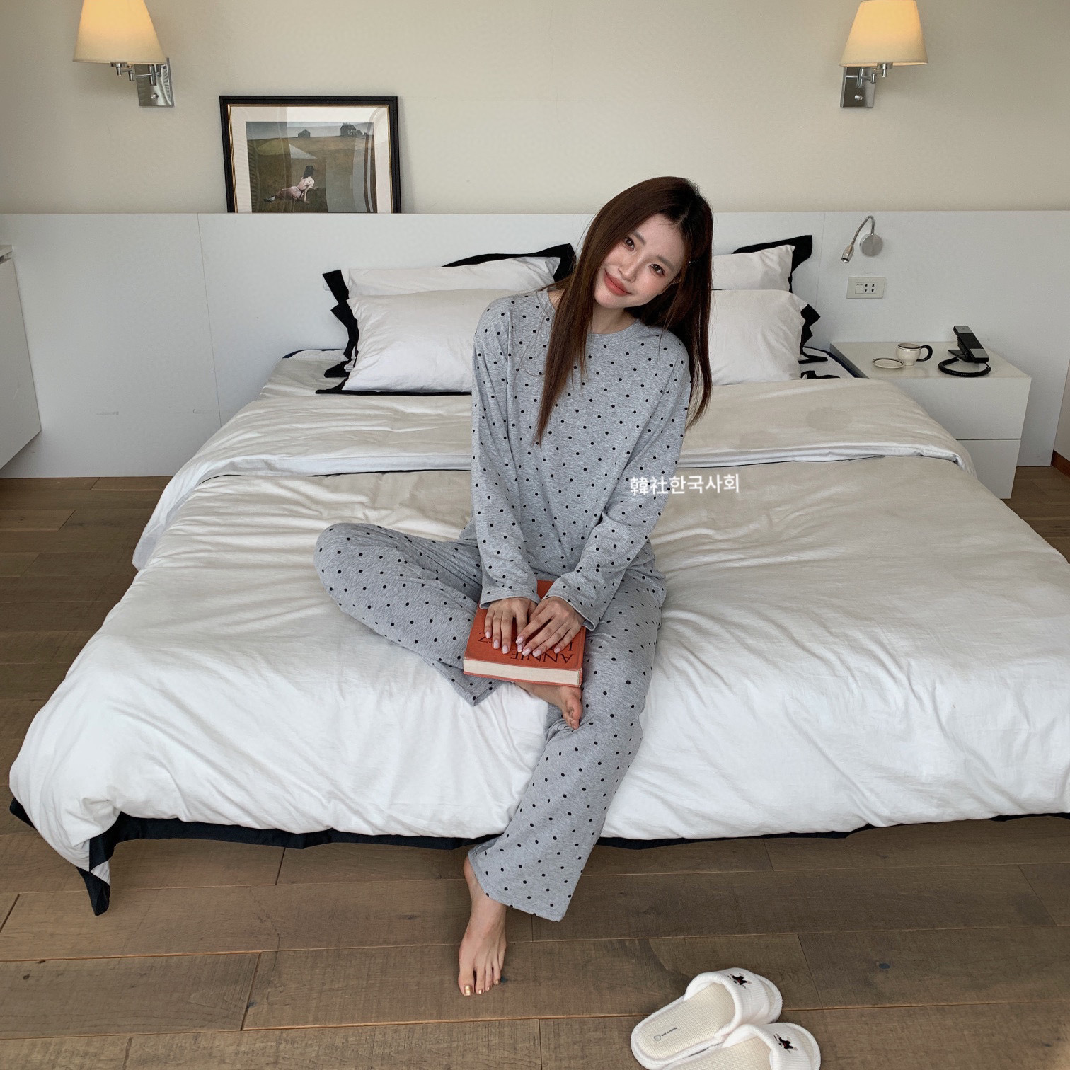 회색