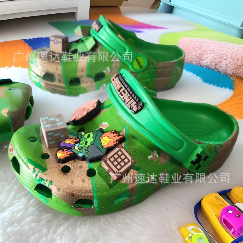 Kejia nuevos zapatos con agujeros para niños dibujos animados anime transpirable para niños y niñas sandalias de playa al aire libre ligero antideslizante