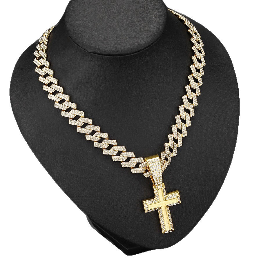 Europa y los Estados Unidos de venta caliente crucifijo de aleación colgante collar de hombre transfronterizo personalidad europea y americana collar de moda minimalista