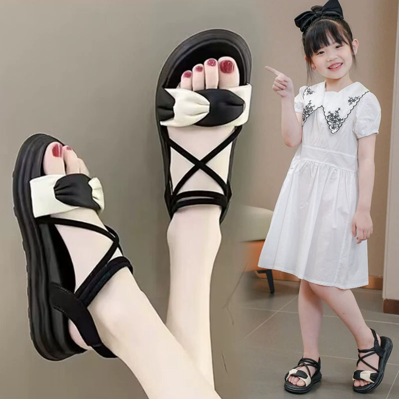 Детская пляжная обувь Сандалии для девочек Лето 2023 Новая модная обувь в Корейском стиле с мягкой подошвой и открытым носком для маленьких девочек и студентов