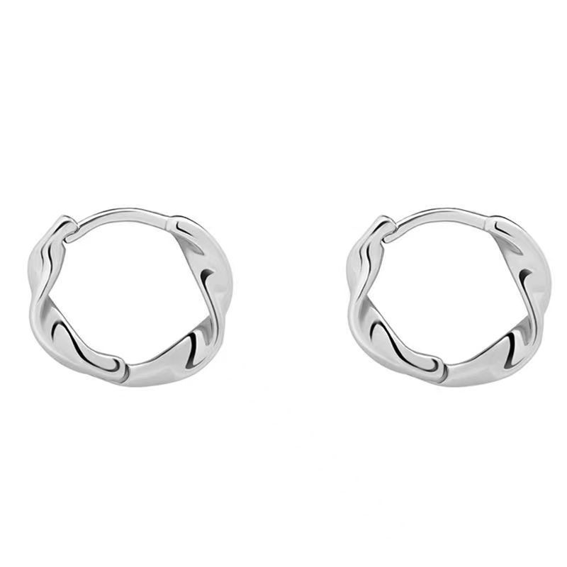 Mobius anillo de la oreja nicho femenino hebilla de la oreja no hay necesidad de recoger los pernos para dormir Corea del Sur temperamento Internet celebridad pendientes de moda