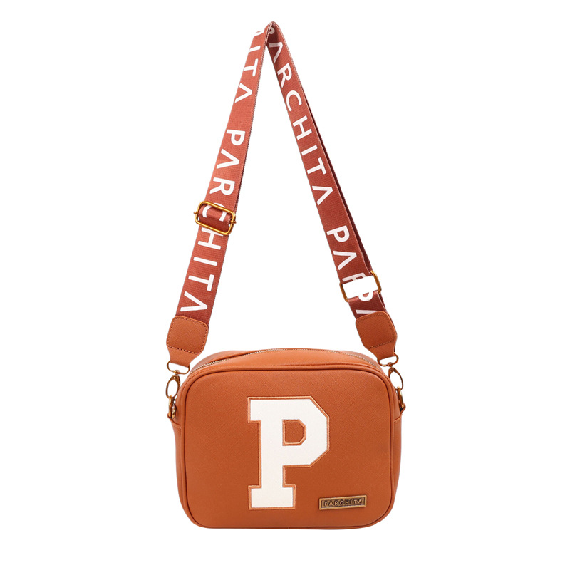 Bolsos transfronterizos 2024 nuevas tendencias de la moda europea y americana, letras pequeñas, bolsas cuadradas, costuras, bolsas de mensajero para mujer de todo fósforo