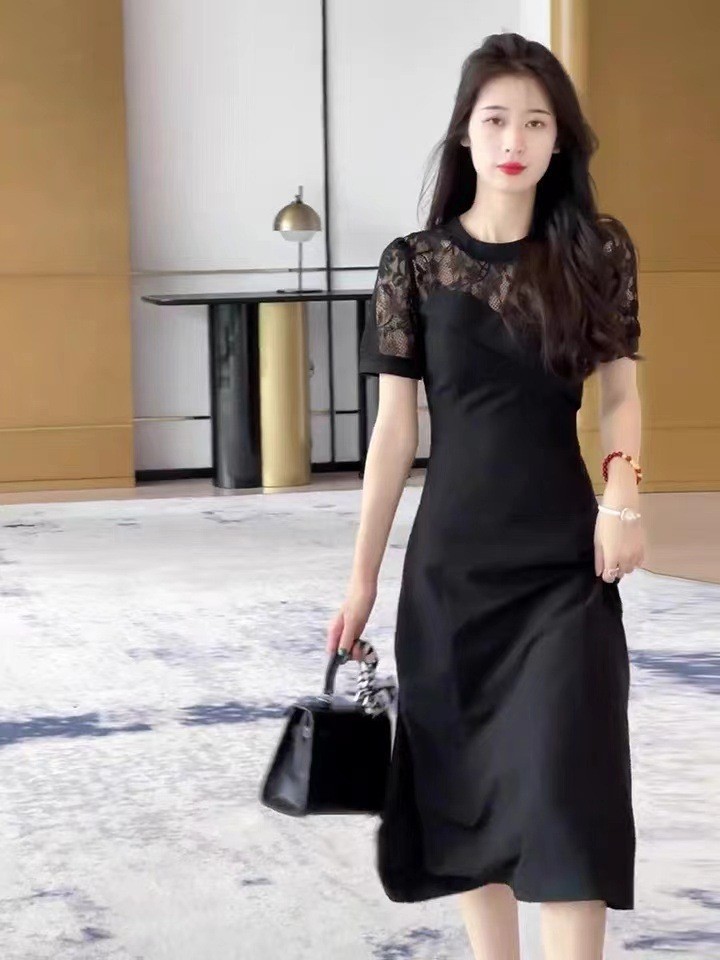 Đầm suông nữ midi phối chất liệu đen FL222380 — Váy liền màu đen