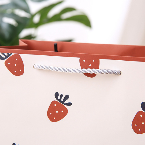 Strawberry gift bag Korean style small fresh and cute hand paper bag personalized simple gift bag water cup bag